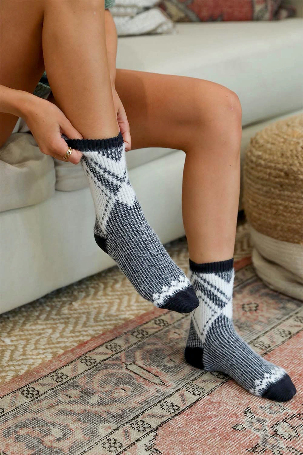 Diamond Pattern Mid Length Socks
